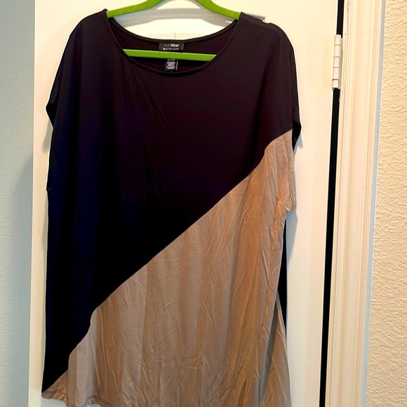 AnyWear by Catherine’s Color Block Shirt - Picture 1 of 3